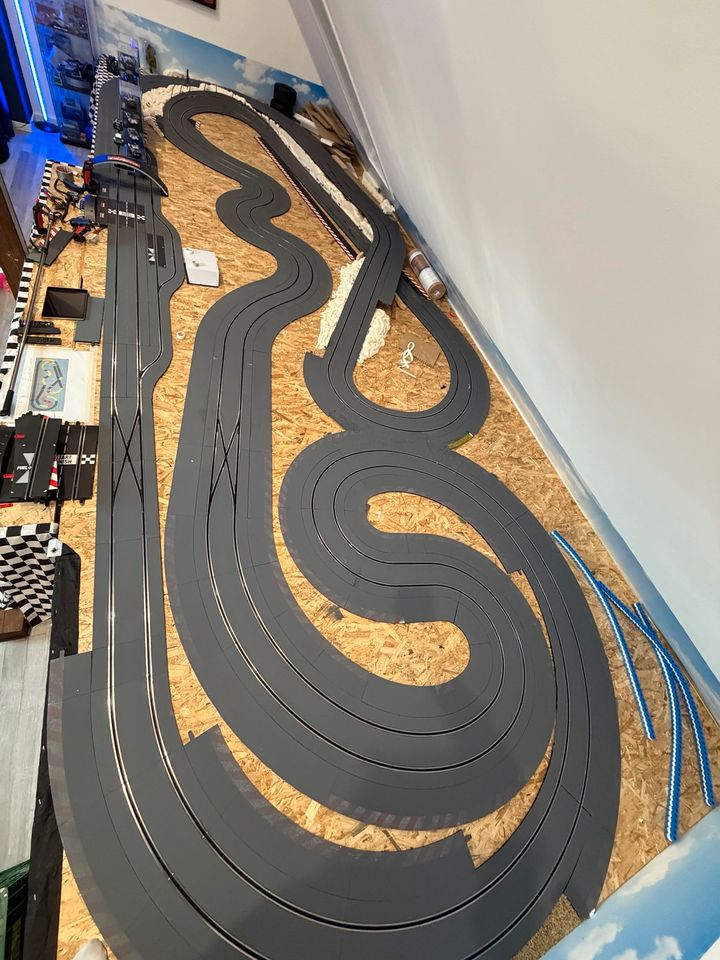 XXL Carrera Digital mit Autos, viel Zubehör uvm.